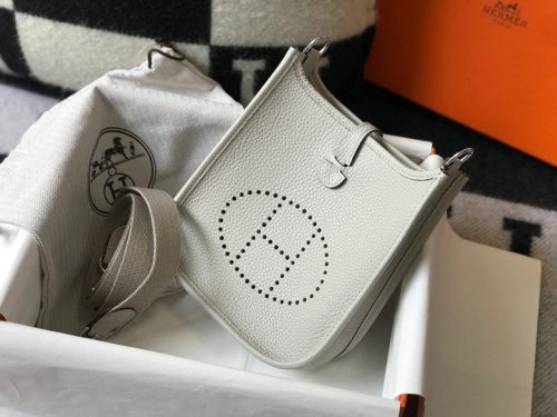 HERMÈS Mini ‘Évelyne’ TPM III 17 Shoulder BagJOJOKKREPLICAS | High Quality Replica Watches & Bags