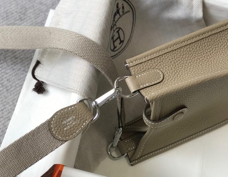 HERMÈS Mini ‘Évelyne’ TPM III 17 Shoulder BagJOJOKKREPLICAS | High Quality Replica Watches & Bags