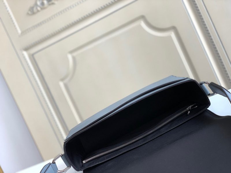 Louis Vuitton NEW FLAP MESSENGER GREYJOJOKKREPLICAS | High Quality Replica Watches & Bags