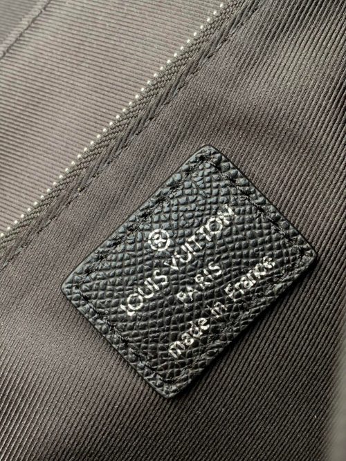 Louis Vuitton NEW FLAP MESSENGER BLACKJOJOKKREPLICAS | High Quality Replica Watches & Bags