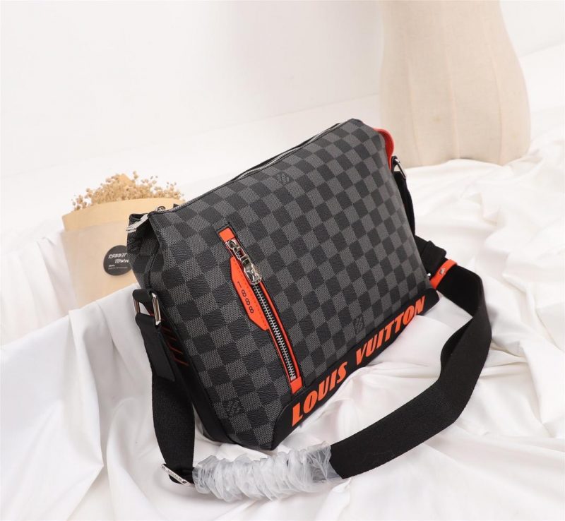 Louis Vuitton DAMIER COBALT RACE DISCOVERY MESSENGER PMJOJOKKREPLICAS | High Quality Replica Watches & Bags