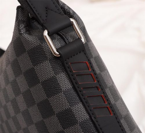 Louis Vuitton DAMIER COBALT RACE DISCOVERY MESSENGER PMJOJOKKREPLICAS | High Quality Replica Watches & Bags