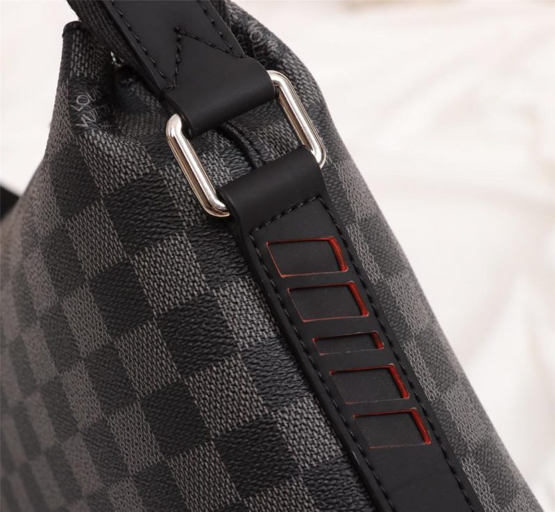 Louis Vuitton DAMIER COBALT RACE DISCOVERY MESSENGER PMJOJOKKREPLICAS | High Quality Replica Watches & Bags