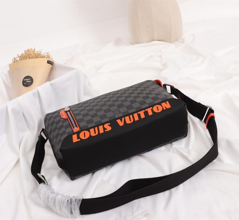 Louis Vuitton DAMIER COBALT RACE DISCOVERY MESSENGER PMJOJOKKREPLICAS | High Quality Replica Watches & Bags