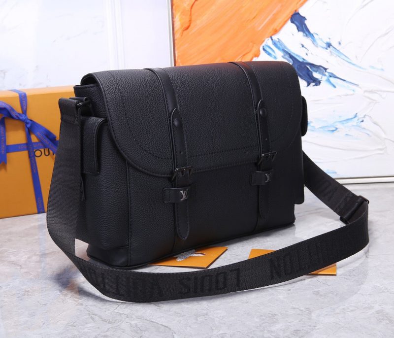 Louis Vuitton CHRISTOPHER MESSENGER BLACKJOJOKKREPLICAS | High Quality Replica Watches & Bags