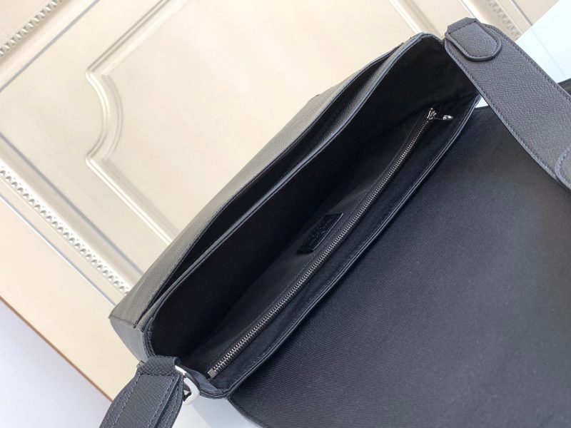 Louis Vuitton NEW FLAP MESSENGER BLACKJOJOKKREPLICAS | High Quality Replica Watches & Bags