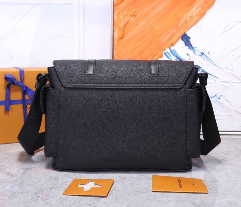 Louis Vuitton CHRISTOPHER MESSENGER BLACKJOJOKKREPLICAS | High Quality Replica Watches & Bags