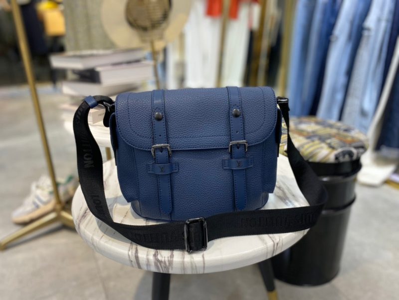 Louis Vuitton CHRISTOPHER MESSENGER BLUE MARINEJOJOKKREPLICAS | High Quality Replica Watches & Bags