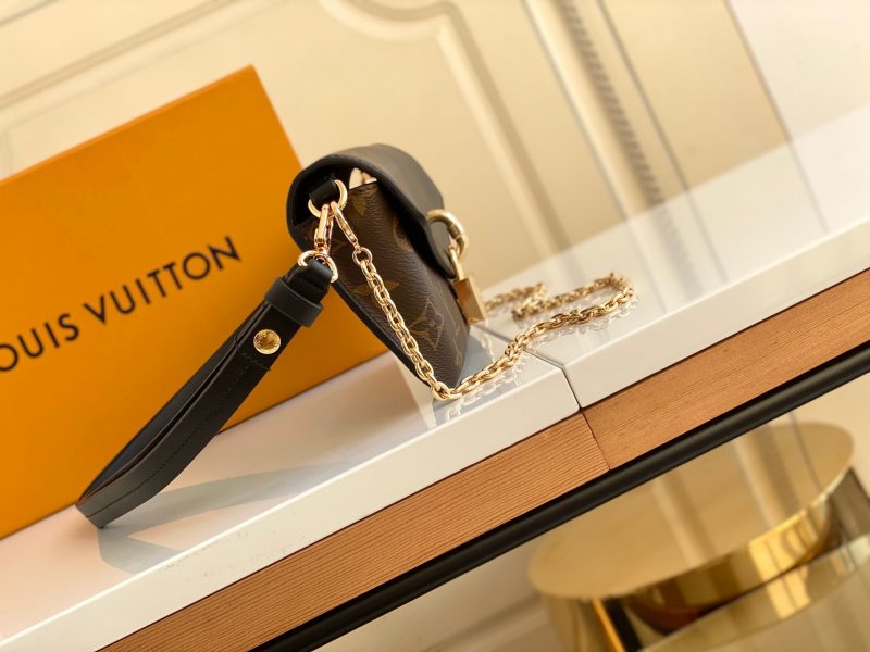 Louis Vuitton PADLOCK ON STRAP BLACK MONOGRAMJOJOKKREPLICAS | High Quality Replica Watches & Bags