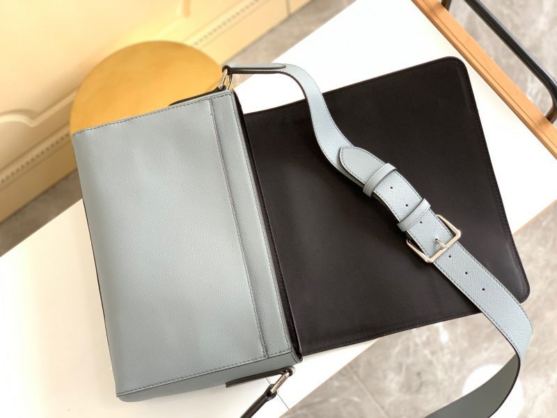Louis Vuitton NEW FLAP MESSENGER GREYJOJOKKREPLICAS | High Quality Replica Watches & Bags