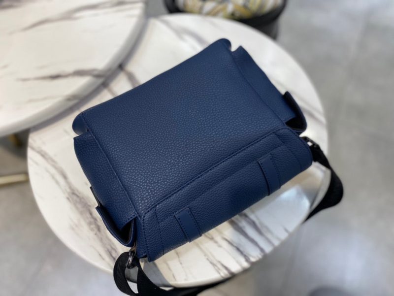 Louis Vuitton CHRISTOPHER MESSENGER BLUE MARINEJOJOKKREPLICAS | High Quality Replica Watches & Bags