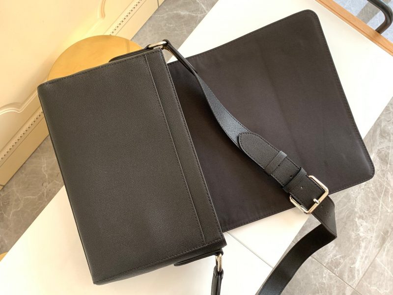 Louis Vuitton NEW FLAP MESSENGER BLACKJOJOKKREPLICAS | High Quality Replica Watches & Bags
