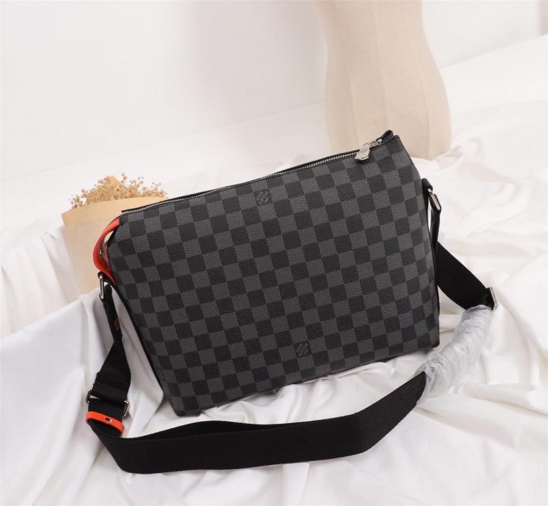 Louis Vuitton DAMIER COBALT RACE DISCOVERY MESSENGER PMJOJOKKREPLICAS | High Quality Replica Watches & Bags