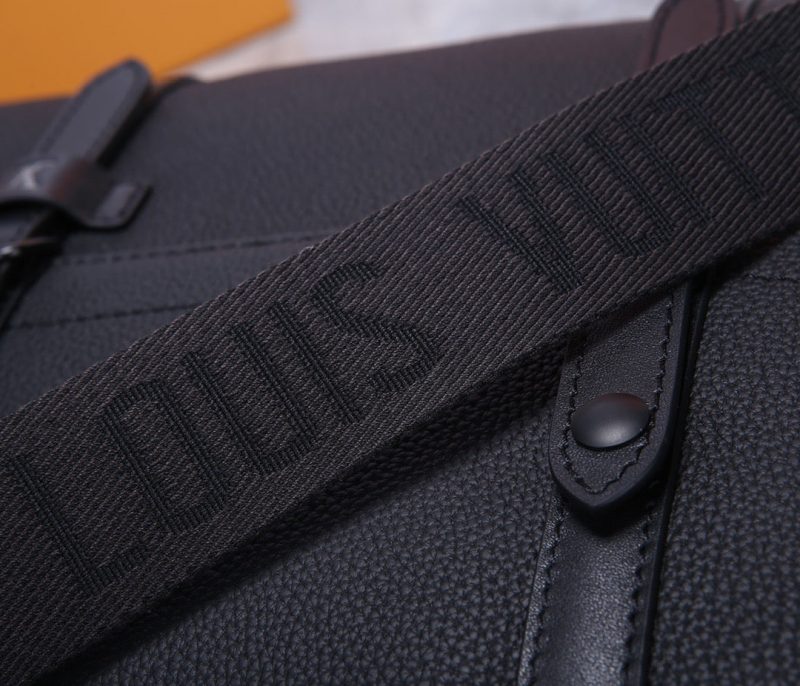 Louis Vuitton CHRISTOPHER MESSENGER BLACKJOJOKKREPLICAS | High Quality Replica Watches & Bags