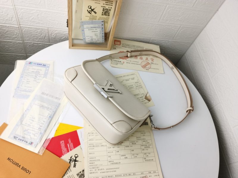 Louis Vuitton BUCI QUARTZJOJOKKREPLICAS | High Quality Replica Watches & Bags