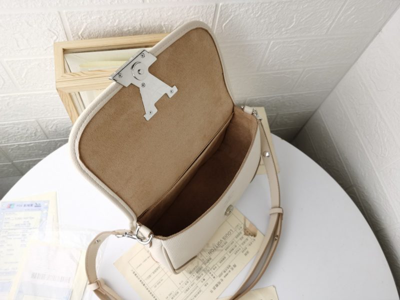 Louis Vuitton BUCI QUARTZJOJOKKREPLICAS | High Quality Replica Watches & Bags