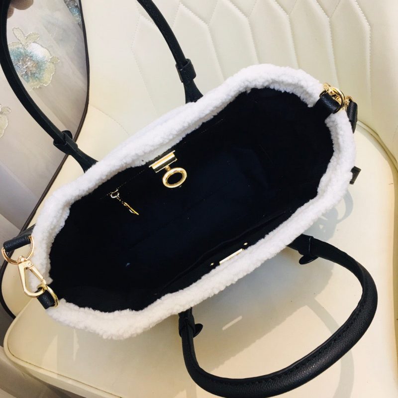 Louis Vuitton ON MY SIDE PM BLACKJOJOKKREPLICAS | High Quality Replica Watches & Bags