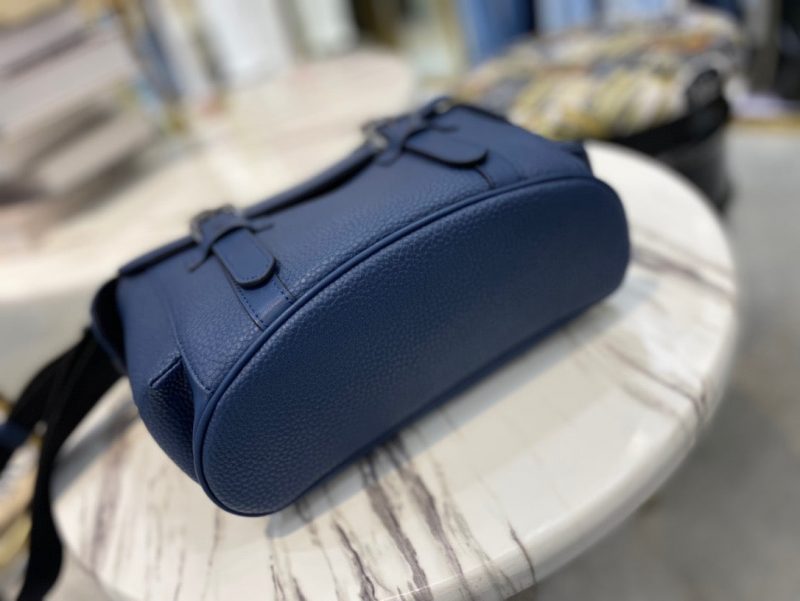 Louis Vuitton CHRISTOPHER MESSENGER BLUE MARINEJOJOKKREPLICAS | High Quality Replica Watches & Bags