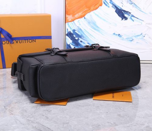 Louis Vuitton CHRISTOPHER MESSENGER BLACKJOJOKKREPLICAS | High Quality Replica Watches & Bags