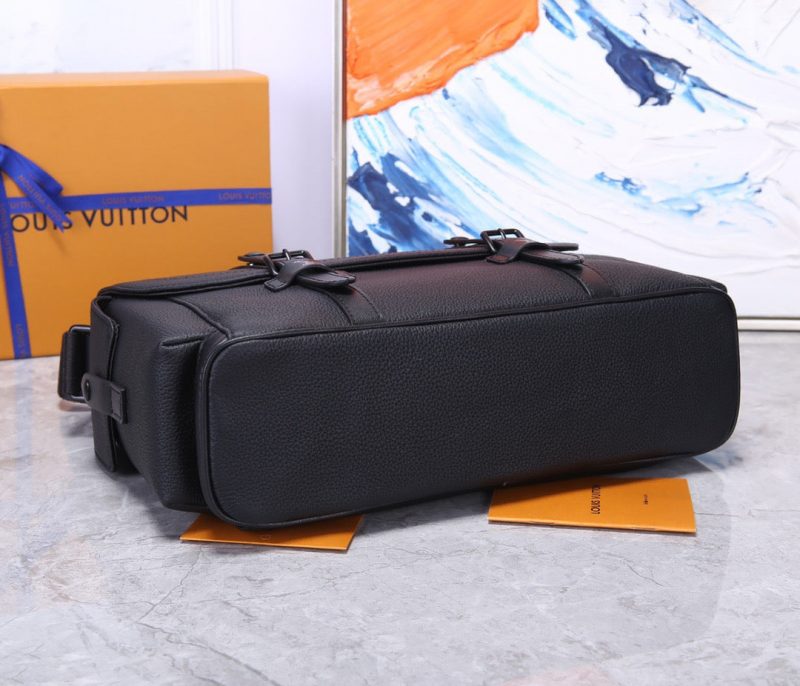Louis Vuitton CHRISTOPHER MESSENGER BLACKJOJOKKREPLICAS | High Quality Replica Watches & Bags
