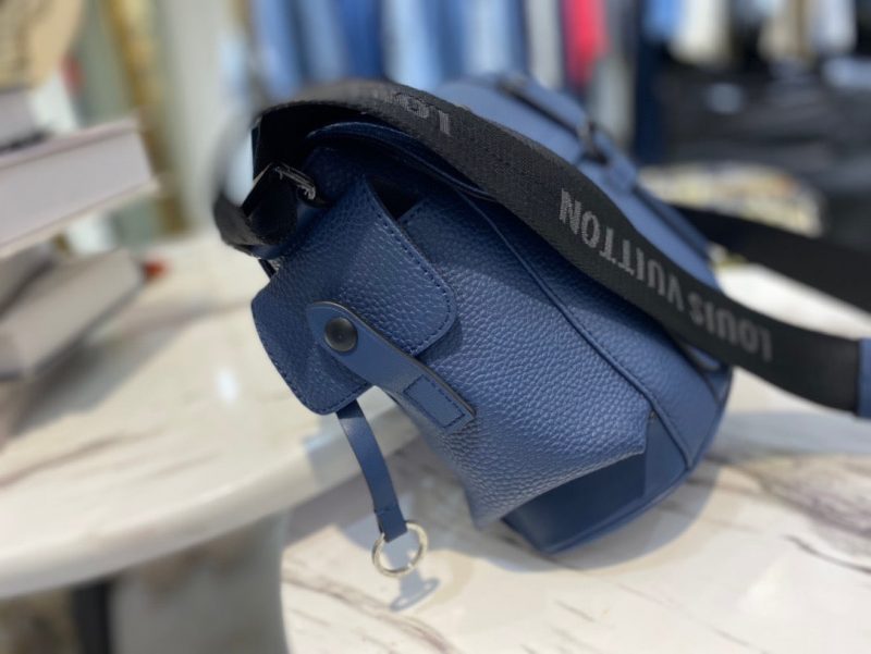 Louis Vuitton CHRISTOPHER MESSENGER BLUE MARINEJOJOKKREPLICAS | High Quality Replica Watches & Bags