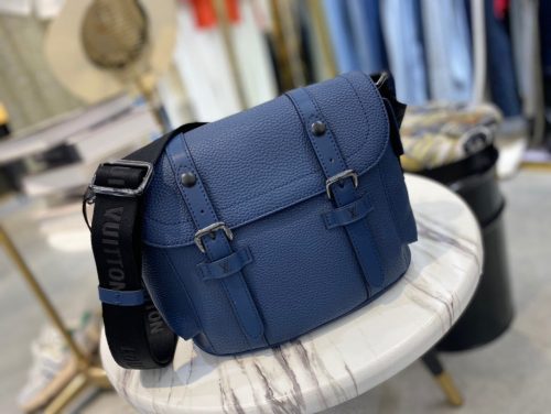 Louis Vuitton CHRISTOPHER MESSENGER BLUE MARINEJOJOKKREPLICAS | High Quality Replica Watches & Bags